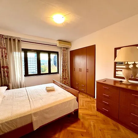 Skanderbeg Square Center *