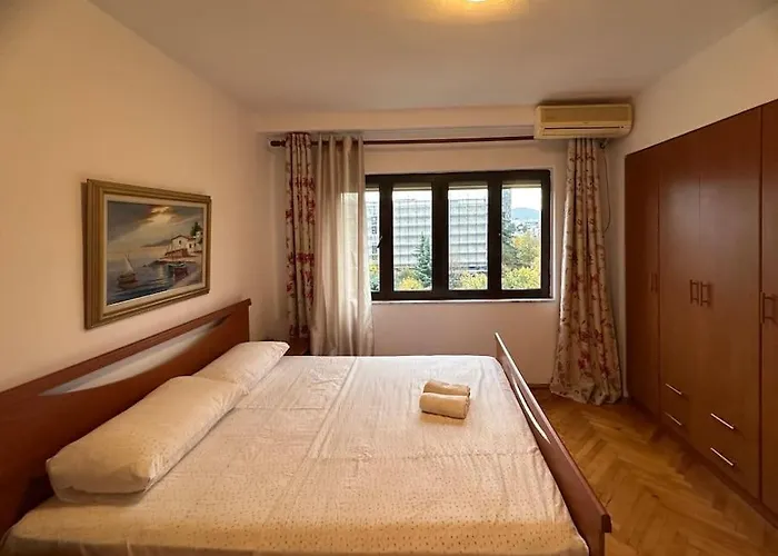 Skanderbeg Square Center *