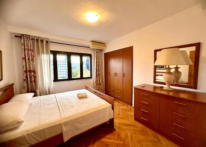 Skanderbeg Square Center *